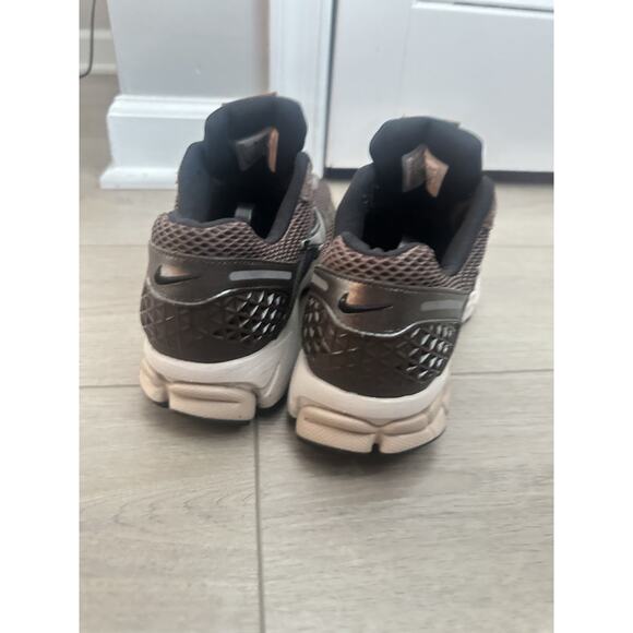 Nike vomero 5 baroque brown size 9.5 women’s or 8 men’s sneakers GREAT CONDITION - Picture 4 of 6